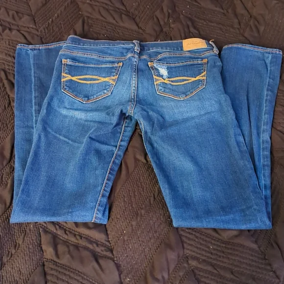 Slightly distressed skinnies - Picture 6 of 7